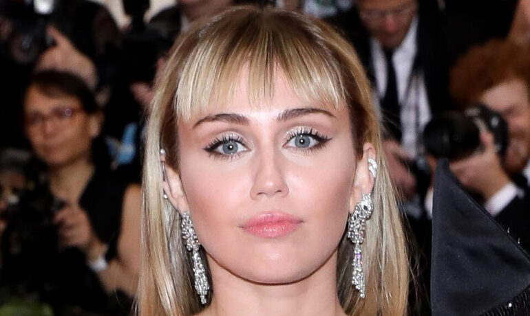 TODAY'S CELEBRITY BIRTHDAY... MILEY CYRUS