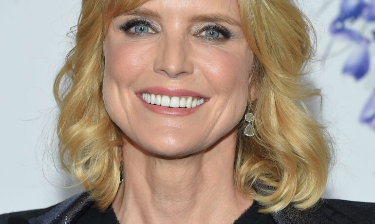 CELEBRITY BIRTHDAY TODAY...COURTNEY THORNE-SMITH