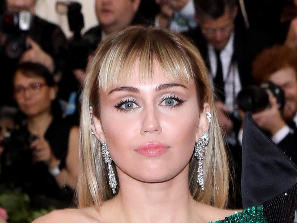TODAY’S CELEBRITY BIRTHDAY… MILEY CYRUS TODAY’S CELEBRITY BIRTHDAY… MILEY CYRUS